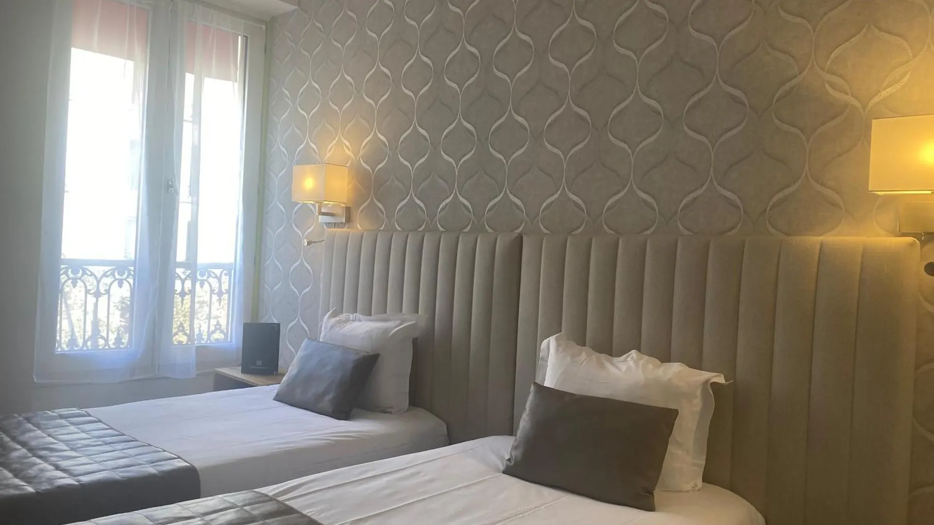 Hotel De Venise Paris 2*,